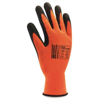 Guante de poliamida y licra naranja recubierto de espuma de nitrilo negro con puntos 7